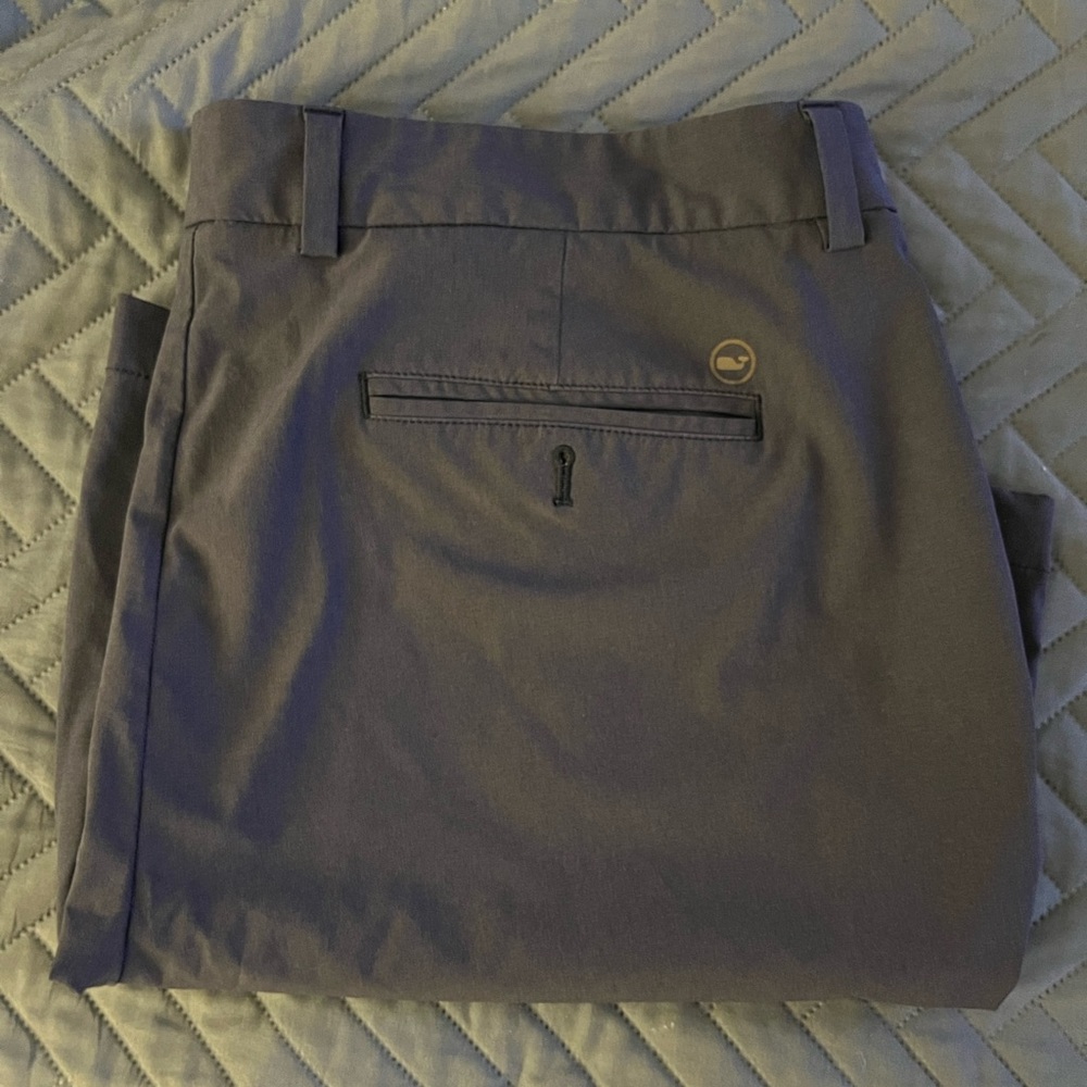 Vineyard Vines men’s blue performance shorts, size 36